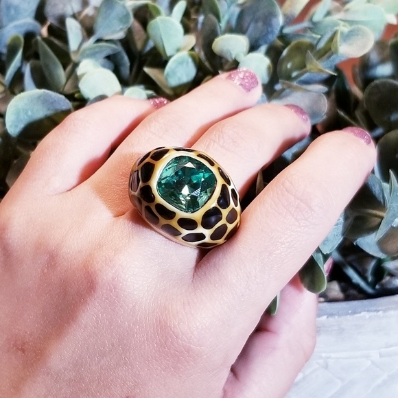 KJL KENNETH JAY LANE Gold Black Enamel Dome Cocktail Crystal Contemporary Ring - Picture 1 of 12